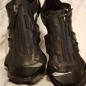 Jessica Simpson heels